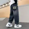 Roupas Infantis Calças de Outono para Meninos Estilo Primavera e Outono 2026 Novo Modelo para Crianças Maiores Calças Longas de Outono Jeans Modernos para Meninos