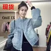 Jaqueta Jeans Vintage Lavada Estilo Retro Americano com Gola Alta para Mulheres, Novo Estilo Primavera e Outono 2026, Versátil para Tamanhos Pequenos