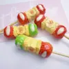 Juguete de Comida de Simulación Plátano Espino Candied DIY Pasador Funda de Teléfono Imán de Nevera Colgante Decoración Resina