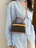 Moda Transfronteriza Versátil Gran Capacidad Primavera 2026 Nuevo Bolso de Hombro Cruzado de Moda con un Toque de Alta Gama y Bolso Cubo de Mano