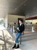 Aumento de Altura Interna ~ 2026 Novo Estilo Botas Curtas de Salto Grosso Marrom para Mulheres com Zíper nas Costas, Botas Martin com Solado Plano, Salto Baixo Estilo Coreano