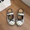 Chinelos Baixos Brancos Retrô Franceses com Bolinhas e Sola Grossa para Mulheres Estilo Novo Primavera 2026 Sapatos Mary Jane Versáteis para Mulheres