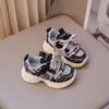 Nuevos Zapatos Deportivos Infantiles Primavera 2026, Zapatos de Running Transpirables de Malla para Niños, Zapatos tipo Papá Antideslizantes de Suela Suave para Niñas, Modernos