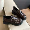 Mocassins de couro com sola grossa femininos, novo estilo 2026, design de calçar, salto grosso, coleção outono retrô, perfeitos para combinar com uma saia e criar um look de inspiração britânica