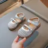 Sandálias Infantis para Meninas Verão Uso Externo 2026 Estilo Coreano Meninas Tecelagem Vazada Sapatos de Princesa Sola Macia Crianças de Tamanho Médio e Grande Sapatos de Praia