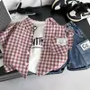 Conjunto de Verano para Niños 2026 Estilo Nuevo Camisa a Cuadros de Manga Corta para Niños Conjunto de Tres Piezas Ropa Moderna para Niños Bebés