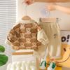 Traje Elegante para Niños Primavera 2025 Estilo Nuevo para Niños Pequeños Ropa de Abrigo de Moda Primavera y Otoño Estilo Coreano Conjunto de Tres Piezas Oso Tridimensional