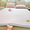Juego de tres piezas de alfombrilla refrigerante de frijol helado de lujo ligero de color sólido, tacto frío para dormir sin ropa, alfombrilla refrigerante suave tipo sándwich, alfombrilla de aire acondicionado transpirable de seda de hielo