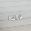 Pendientes de Plata de Ley 925 con Aguja Elegante de Alambre Dibujado para Uso Diario con Sentido de Diseño Sentido Avanzado Arete Hebilla de Oreja Joyería para Mujeres