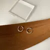 Pendientes de Aro Lisos Minimalistas Franceses 2026 Nuevo Estilo Popular Pendientes con Elegancia de Nicho, Sensación de Alta Gama, Lujo Ligero y Belleza Deslumbrante
