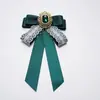 Elegante Estilo Francés Estilo de Corte Corbata de Satén con Encaje Broche de Piedras Preciosas Flor Accesorio para Cuello de Camisa Traje
