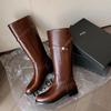 Botas de Couro Genuíno de Cano Alto para Mulheres Inverno 2026 com Fivela Dourada Pequena, Bico Redondo, Salto Bloco Versátil, Botas de Equitação Estilo Coreano com Fivela de Metal, Cano Alto