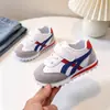Zapatillas blancas transpirables de primavera y otoño, zapatos para bebés para niños de 1 a 5 años, zapatos de suela blanda de un solo color, zapatos de moda para niños pequeños, zapatillas deportivas para bebés y niñas