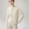 Suéter de cachemira 2026 Estilo Otoño/Invierno para mujer con capucha tejido de ochos capa base estilo dulce conjunto de dos piezas suéter cálido de temperamento