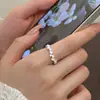 Anillo de camelia fresco y elegante estilo coreano para mujer, lujo ligero, sofisticado, versátil, anillo de flor ajustable para el dedo índice, moderno