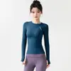 Top de Yoga de Manga Larga Texturizado para Mujer, Cuello Redondo, Estampado de Letras Pequeñas, Elástico, Ajuste Delgado, Transpirable, Agujero para el Pulgar, Top de Entrenamiento