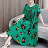 Vestido floral de mamá, nuevo modelo verano 2026, para mediana edad y mayores, hecho de algodón rayón, corte holgado, estampado, vestido de longitud media