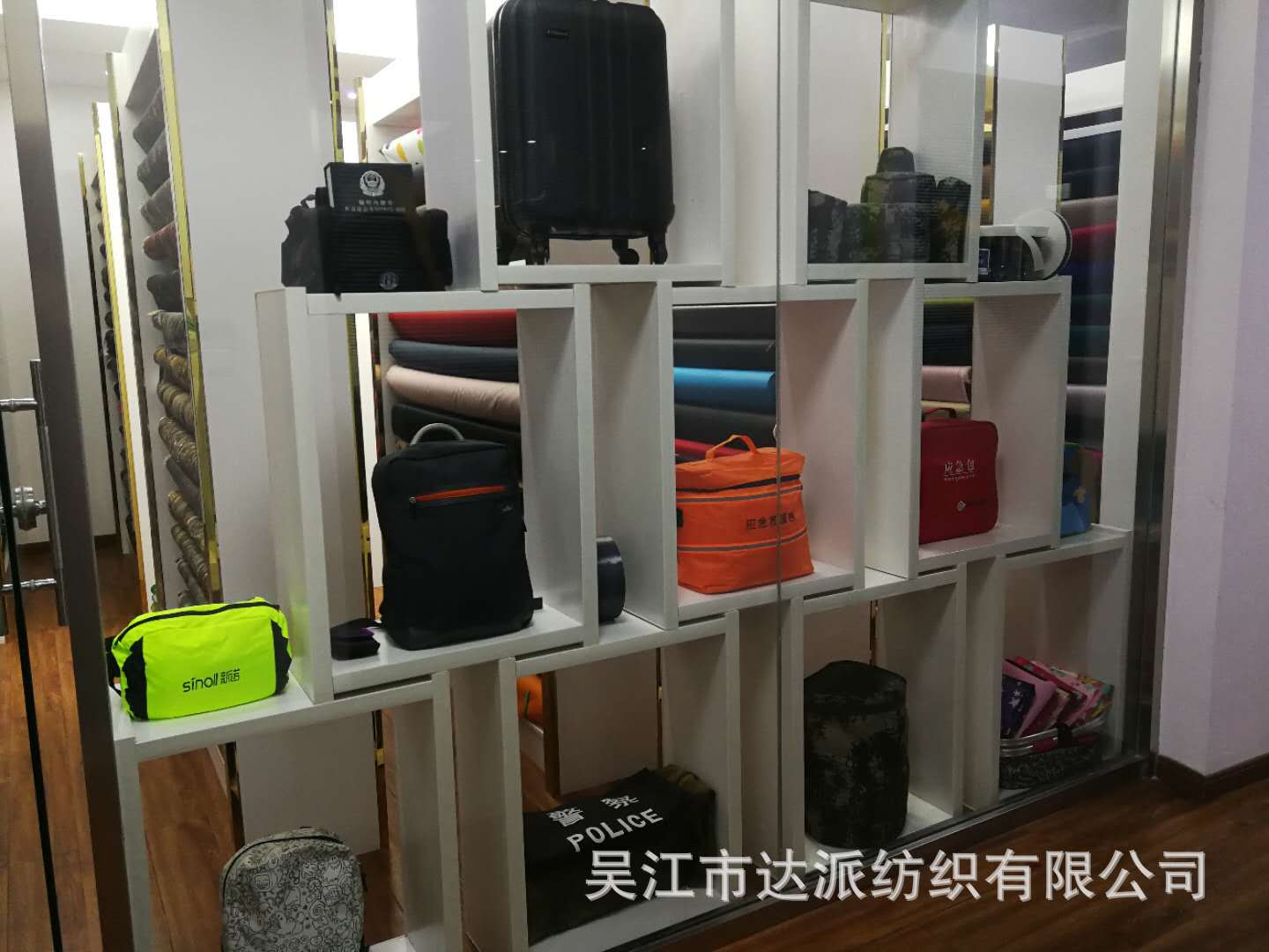 箱包展示1.jpg
