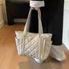 Bolso de Hombro Casual y Ligero de Algodón Relleno de Pluma para Mujer 2025 Otoño e Invierno Nuevo Estilo Casual y Versátil de Gran Capacidad para Viajes