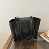 Bolsa Tote Tendência Primavera 2026 Nova Grande Capacidade Ombro Único Feminina para Trabalhadoras, Simples e Leve