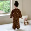 Conjunto de pijama de flanela confortável e estiloso para meninas para outono e inverno, um conjunto de loungewear de duas peças, nova coleção 2026, quente e aconchegante