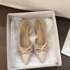 Sandalias Cerradas Estilo Suave con Lazo para Mujer, Verano 2026, Cuña Patchwork Estilo Francés de Gama Alta Punta Fina Laterales de Aire Calidad Planas