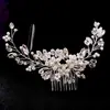 Acessórios de cabelo de noiva mais vendidos transfronteiriços, tiara de flor de pérola, pente de cabelo feito à mão, conjunto de grampos e palitos de cabelo para fotografia de viagem de casamento