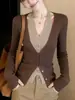 Cardigan suéter de tricô com gola halter e decote V, estilo duas peças falsas, coleção de outono, estilo feminino, design novo e popular de 2026, adequado como peça de base ou sobreposição