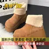 Botas cortas de piel sintética cálida de felpa, de moda, feas, lindas, cabeza grande, zapatos de algodón para mujer, nuevo estilo 2026, suela gruesa de invierno, que aumentan la altura, botas de nieve