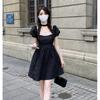 Vestido estilo japonés nuevo dulce y picante con cuello cuadrado para mujer, verano discreto sin espalda, adelgazante en la cintura, falda de manga corta con lazo