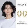 Pendientes de aro lisos únicos y hermosos con pasador de plata S925 para mujer, nuevo estilo popular, lujo ligero, sensación de alta gama, pendientes de nicho, simples y elegantes
