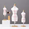 Maniquí Mini de Enseñanza de Ropa Corte Tridimensional de Media Parte Puede Insertar el Pin Cuarto Modelo de Diseño Estudiantil Ropa de Bebé