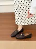 Zapatos de Cuero Marrón Retro para Mujer 2026 Moda Nuevo Estilo con Hebilla Versátiles Mocasines Planos