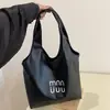 Nova Bolsa Tote Simples de Ombro Único com Letras Estilo Coreano de Grande Capacidade para Mulheres, Bolsa de Ombro para Trabalho, Deslocamento e Uso Casual