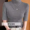 Camiseta de punto acanalado de alta gama en color gris oscuro con cuello medio alto para mujer, adecuada como capa base, nueva de 2024 Primavera y Otoño, corte ajustado