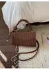 La Moda Trendy de Este Año Simple 2025 Tejido Patrón de Trigo Elegante Nuevo Bolso Pequeño Cuadrado de Hombro Cruzado de Mano