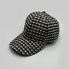Gorra de béisbol retro de estilo británico a cuadros de lana para hombre y mujer nueva personalizada otoño e invierno cálida moda combinable al por mayor