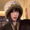 Chapéu de Lã Tricotado Estilo Fair Isle para Mulheres Inverno 2024 Novo Chapéu de Bolsa Retrô Chapéu de Pompom Quente Proteção para Orelhas Tendência