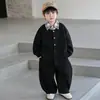 Conjunto de Primavera y Otoño para Niños Estilo Coreano Conjunto Casual Elegante de Tres Piezas para Niños Pequeños con un Look Genial y Moderno
