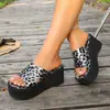Comercio Exterior Transfronterizo Suela Gruesa Base de Pastel de Arroz Verano 2026 Nuevo Estilo Estilo Europeo y Americano Decoración de Estampado de Leopardo Sandalias Casuales para Mujer