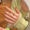 Anillo de Lujo Ligero de Cobre Incrustado con Circonita, Apertura Femenina y de Alta Gama, Anillo Ajustable Super Brillante, Estilo Ins Simple y Popular