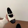 Versão em couro macio! Sapatos Salto Alto Rasos com Bico Quadrado e Elevação Oculta, Sapatilhas Metalizadas de Camélia, Sapatos Mary Jane de Tira Única