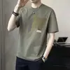 Nueva camiseta de manga corta para hombre de verano, top de seda helada, corte holgado, marca de moda, diseño de nicho con bolsillos, manga media