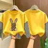 Camiseta de manga larga de algodón puro para niña para primavera y otoño 2026, top base con look en capas para niños, elegante top con estampado de dibujos animados para niña pequeña