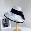 Chapéu de Pescador Fashion com Estampa Colorida e Laço Grande para Mulheres, Chapéu Balde Versátil Casual de Verão para Proteção Solar, Chapéu de Tecido para Proteção Solar em Férias