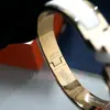 Pulsera de Alto Nivel V Oro Carta de Amor H para Mujer, Versión Ancha Estilo Pareja Esmaltado, Apilable, Suministro en Vivo Transfronterizo, Venta al por Mayor de Fábrica