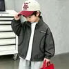 Chaqueta de cuadros para niño, nuevo modelo otoño 2026, popular este año, chaqueta infantil de estilo coreano con cuello alto, top elegante
