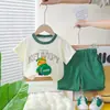 Traje de Verão Ocidental Popular na Internet para Meninos Manga Curta 2025 Novo Verão Infantil Mochila Tridimensional Traje de Manga Curta Urso