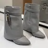 Botas de Pierna de Pantalón con Hebilla Puntiaguda 2026 Nuevo Estilo Europeo Americano Tiburón Botas Altas de Caballero Negro Corto Superior Moda Botas Cortas Mujer