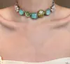 Collar Transfronterizo Nuevo Estilo Punk Resistente con Colgante de Fresas y Mariposas, Cadena para Clavícula Exagerada con Colgante de Flores y Estallido Estelar de Moda y Único